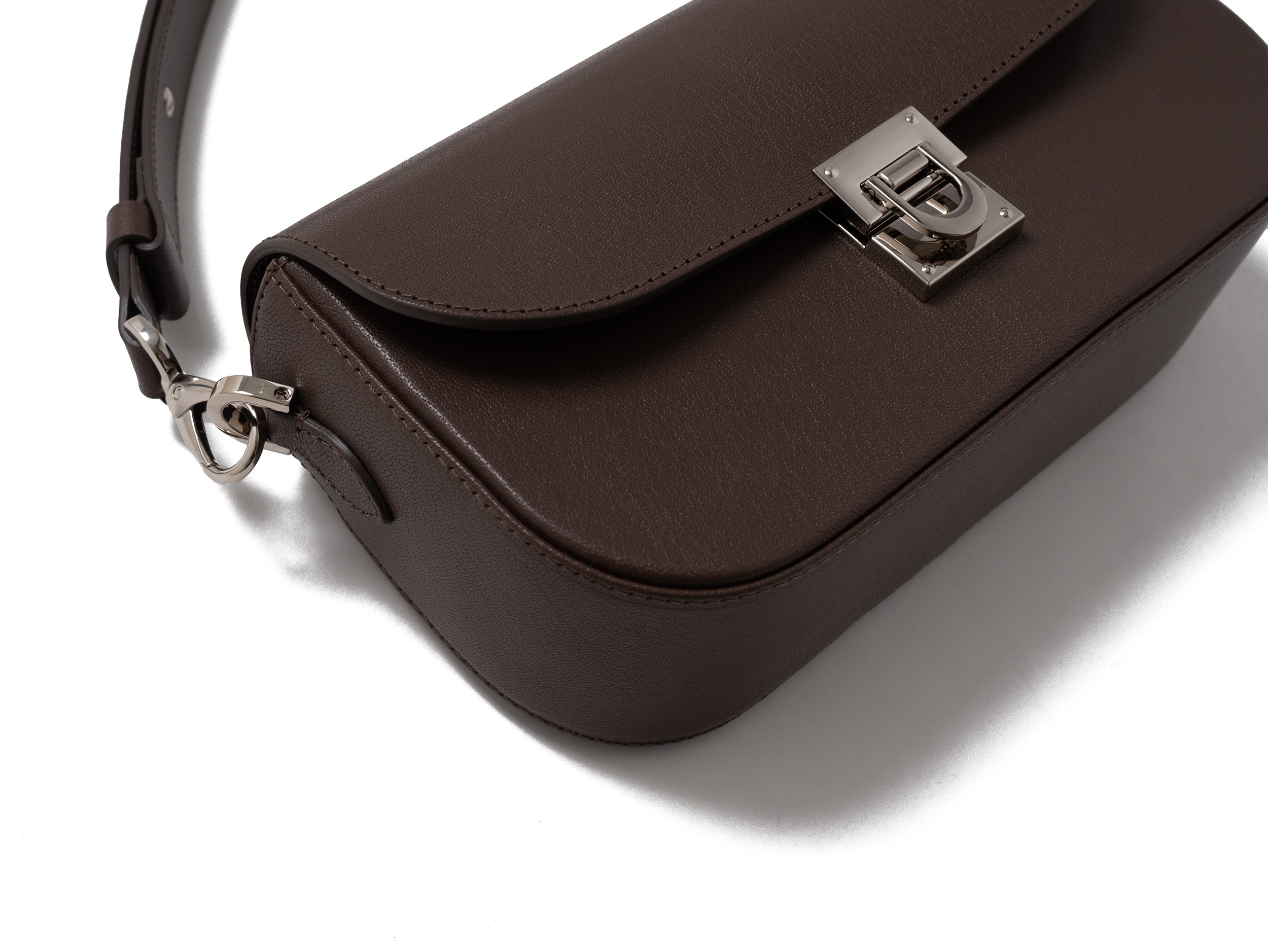 Мини-сумка багет из кожи шевро Тёмно терракотовго цвета Millie EGM