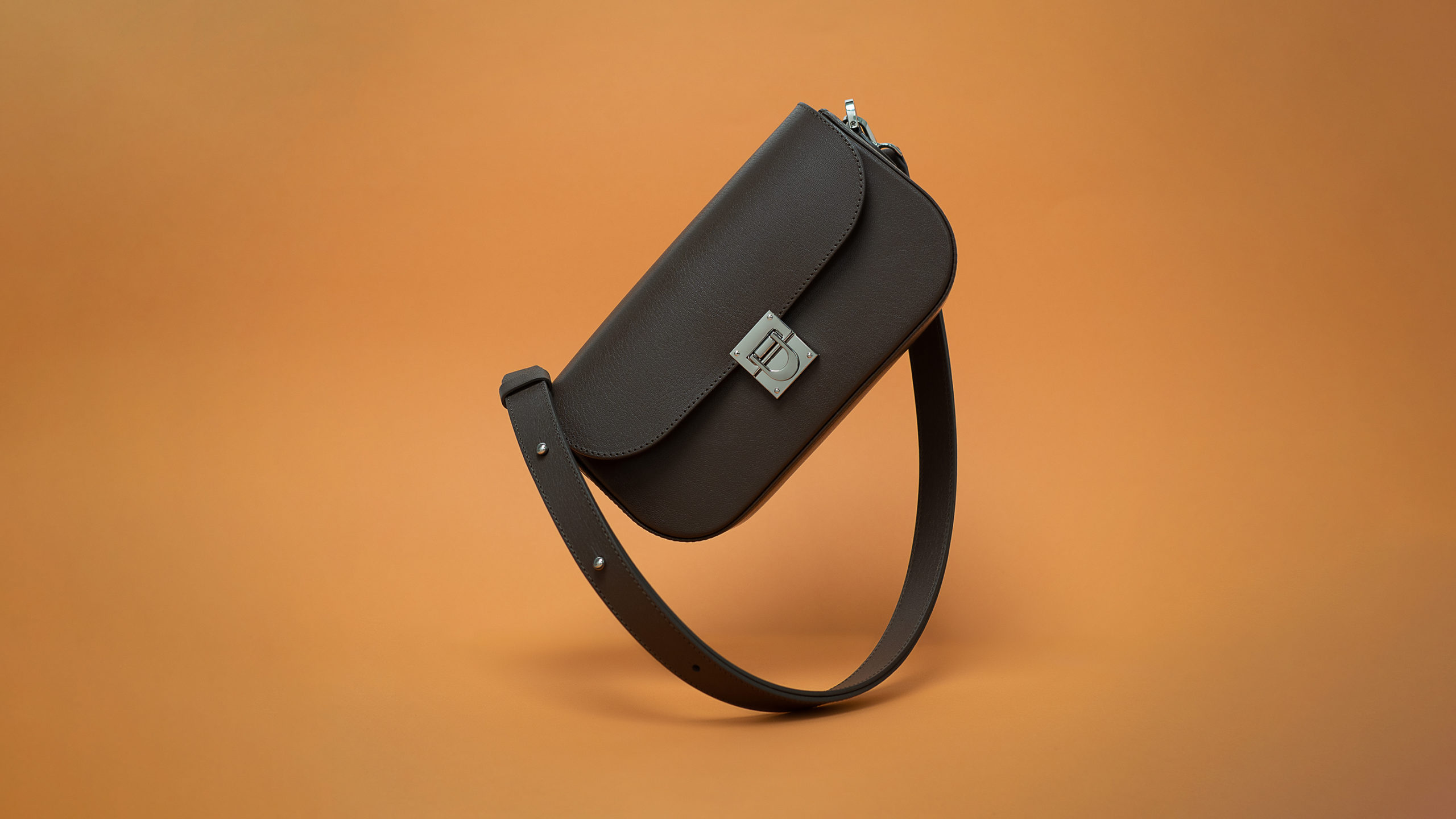 Мини-сумка багет из кожи шевро Тёмно терракотовго цвета Millie EGM